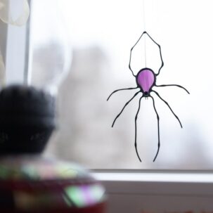 Spider Stained Glass Window Hangings - Unique Gifts for Friend - Halloween Decor Indoor - Unique Stained Glass Suncatcher